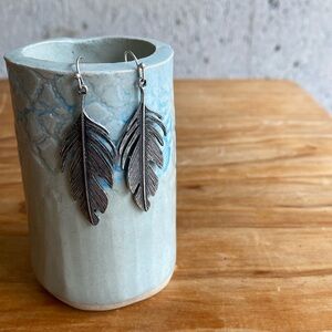 Feather earrings metal